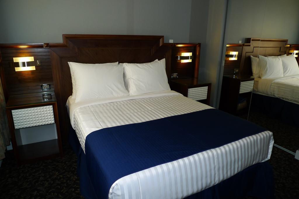 The Deluxe Hotel Vancouver Esterno foto