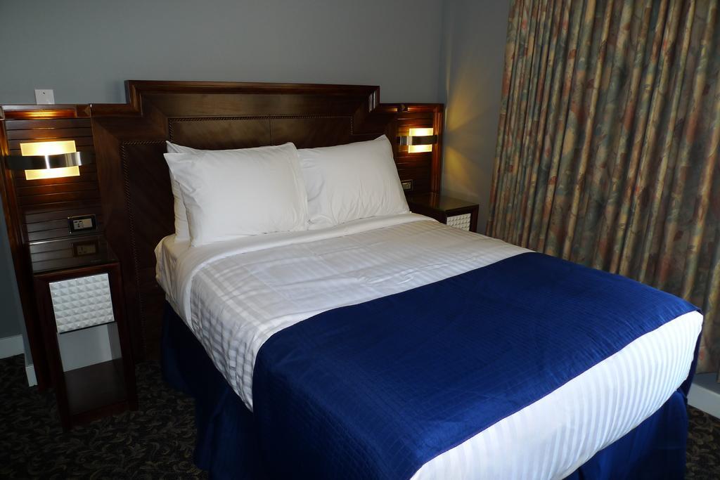 The Deluxe Hotel Vancouver Esterno foto