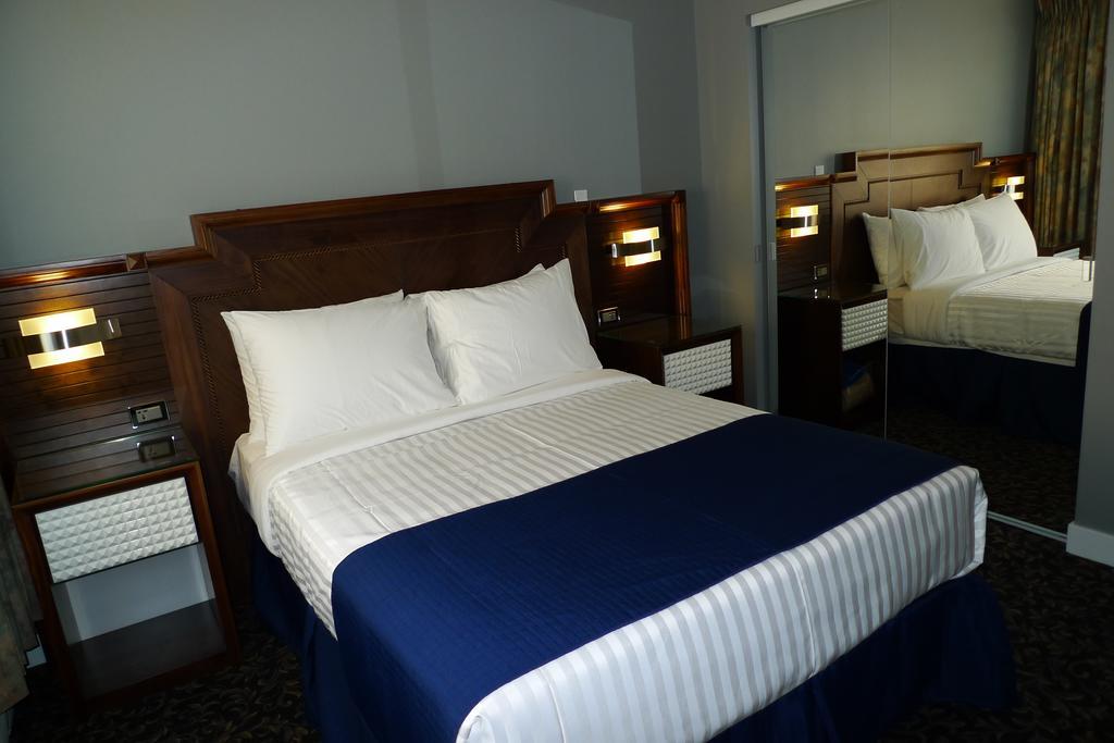 The Deluxe Hotel Vancouver Esterno foto