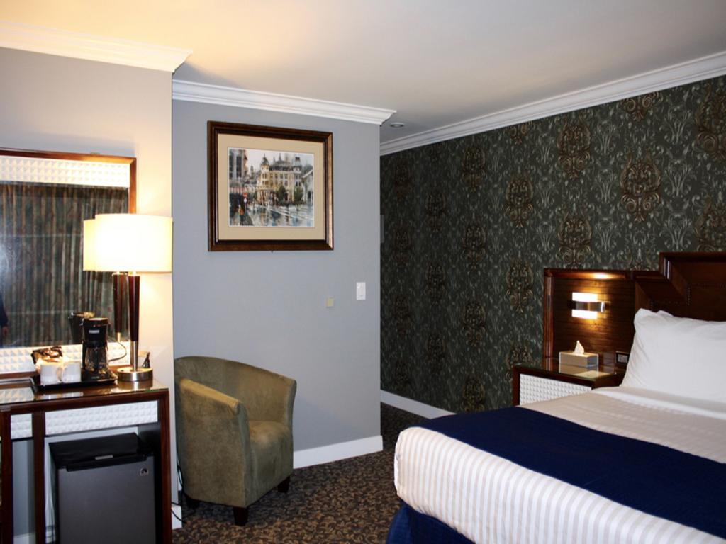 The Deluxe Hotel Vancouver Esterno foto