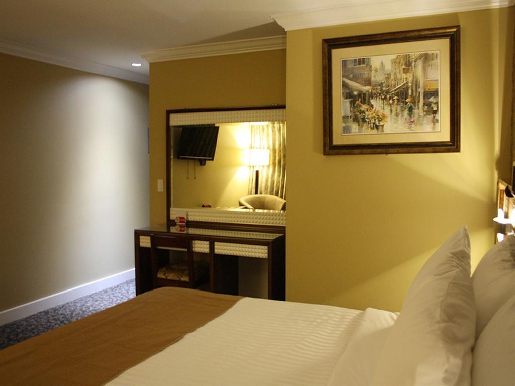 The Deluxe Hotel Vancouver Esterno foto