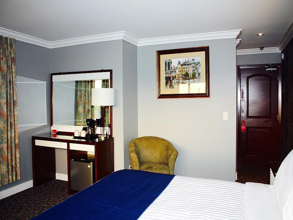 The Deluxe Hotel Vancouver Esterno foto